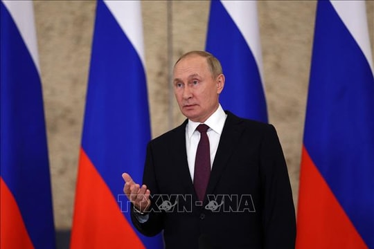 Tổng thống Nga Vladimir Putin bất ngờ tới thăm Crimea